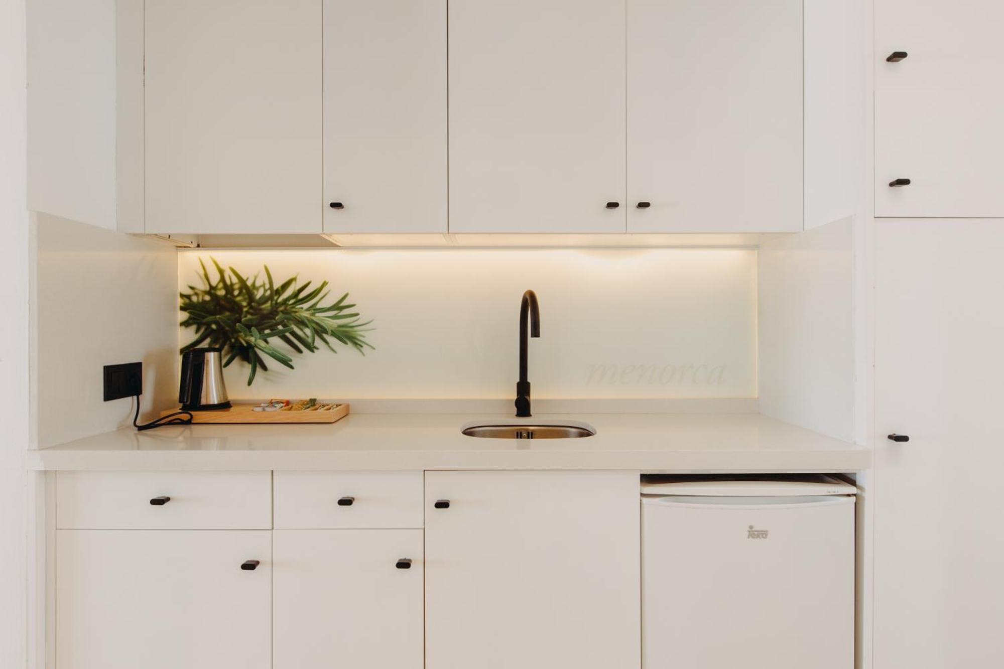 Lago Resort Menorca - Casas del Lago Adults Only Cala'N Bosch  Exterior foto A kitchen with a single-control tap