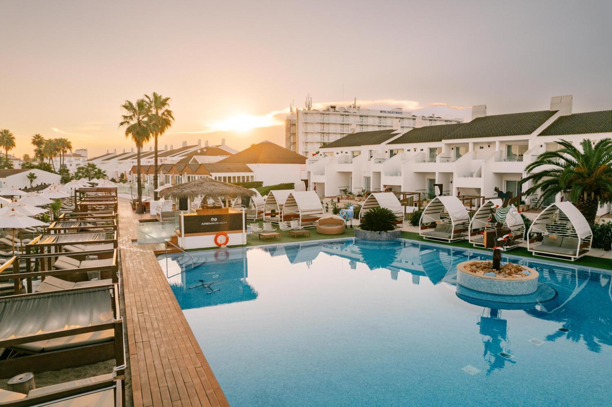 Lago Resort Menorca - Casas del Lago Adults Only Cala'N Bosch  Exterior foto Sunset at the hotel