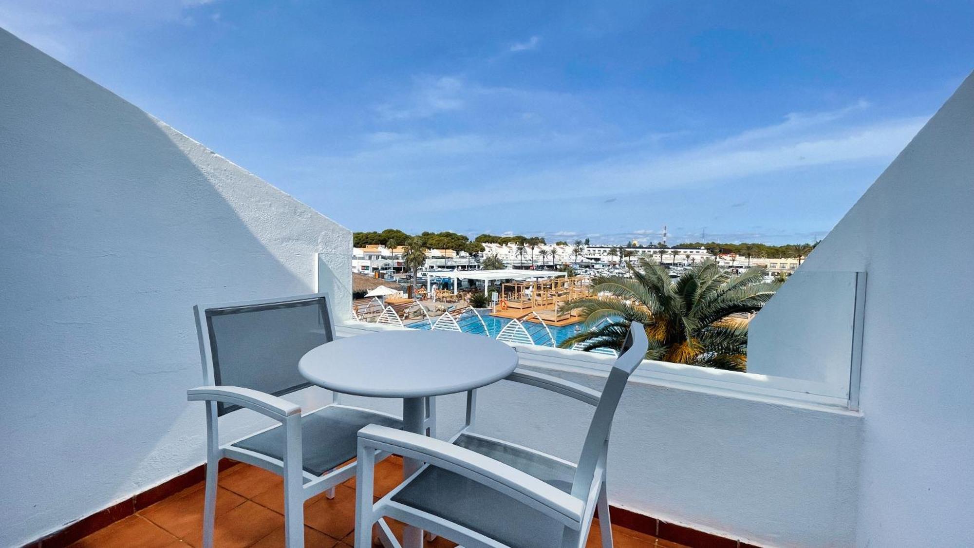 Lago Resort Menorca - Casas del Lago Adults Only Cala'N Bosch  Exterior foto A balcony